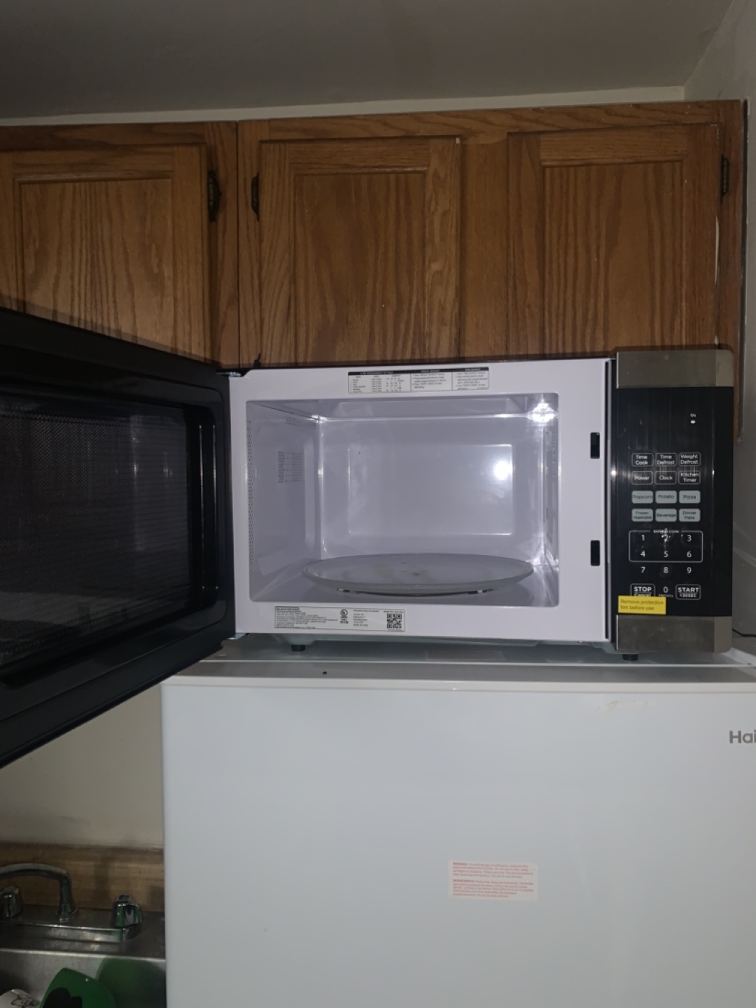 Black+Decker Microwave Oven - photo 2