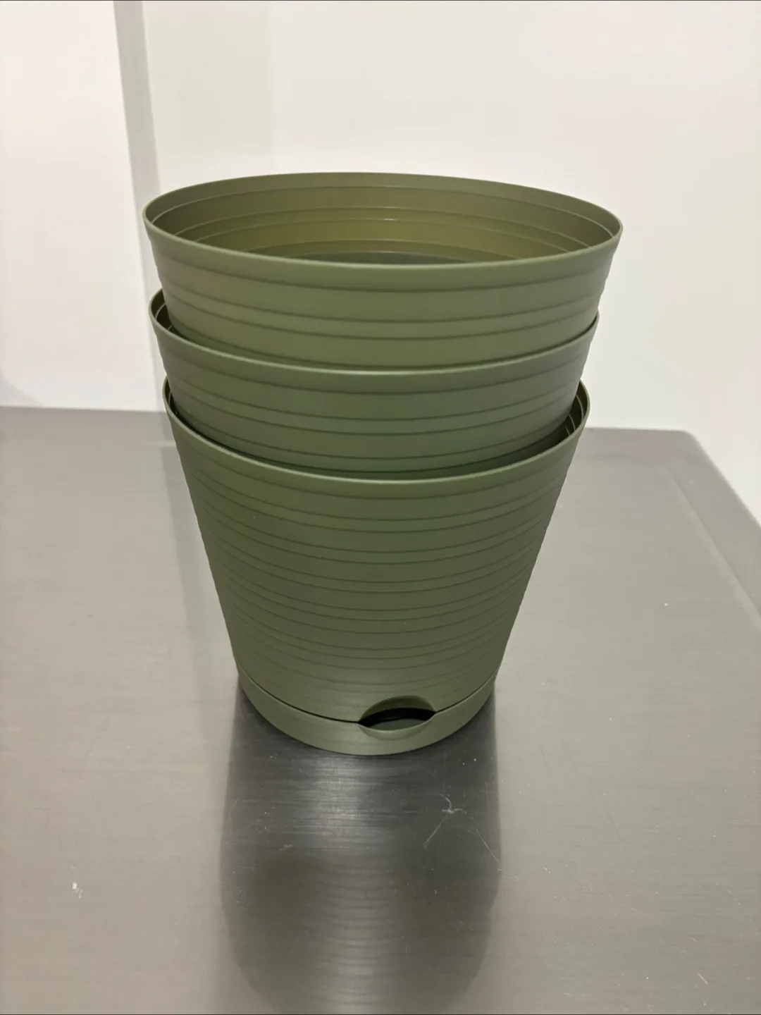 Set of 3 Olive Green Plastic Plant Pots thumbnail