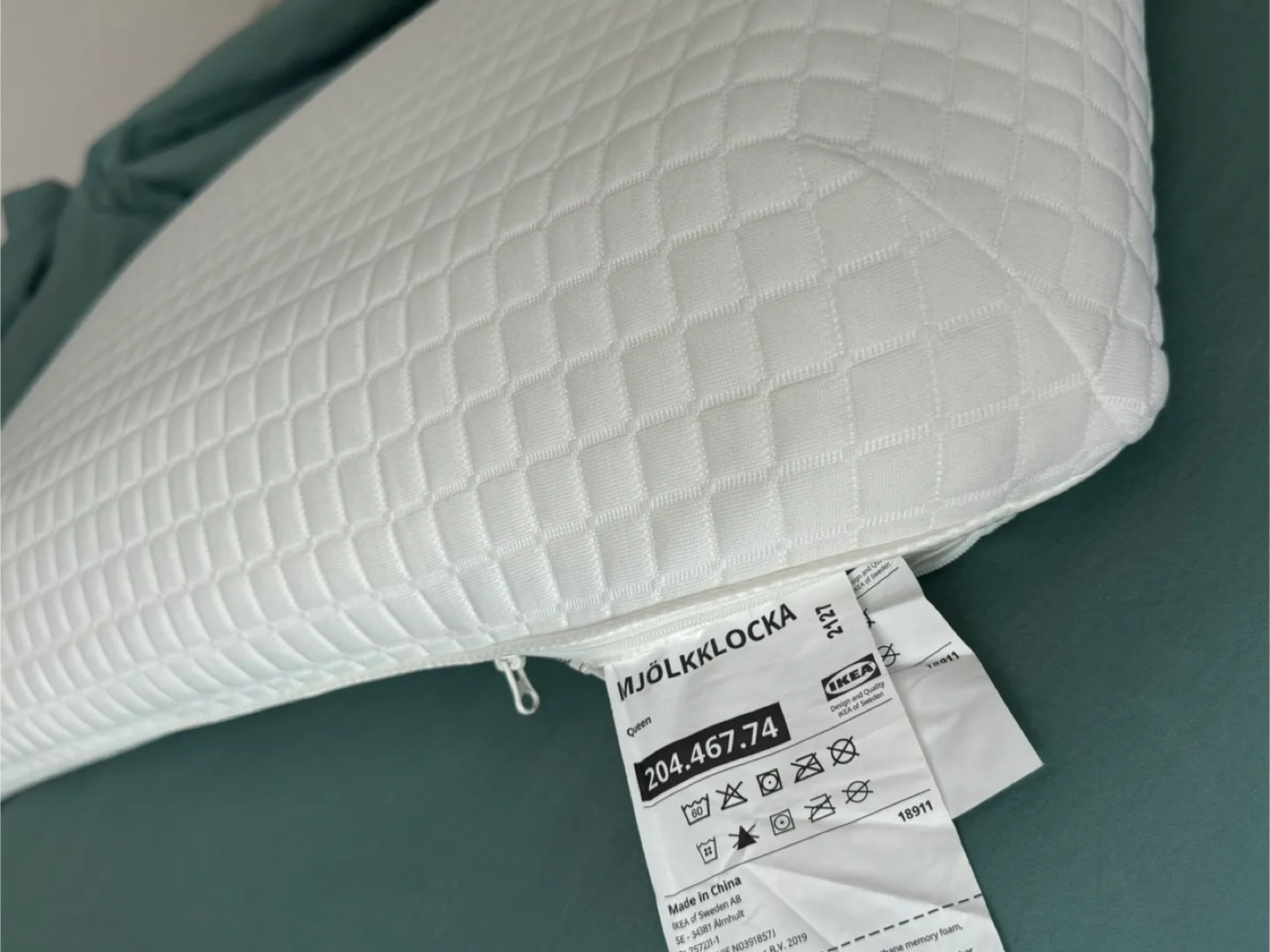 IKEA MJÖLKKLOCKA Ergonomic pillow 41x71 cm image indicator(3)