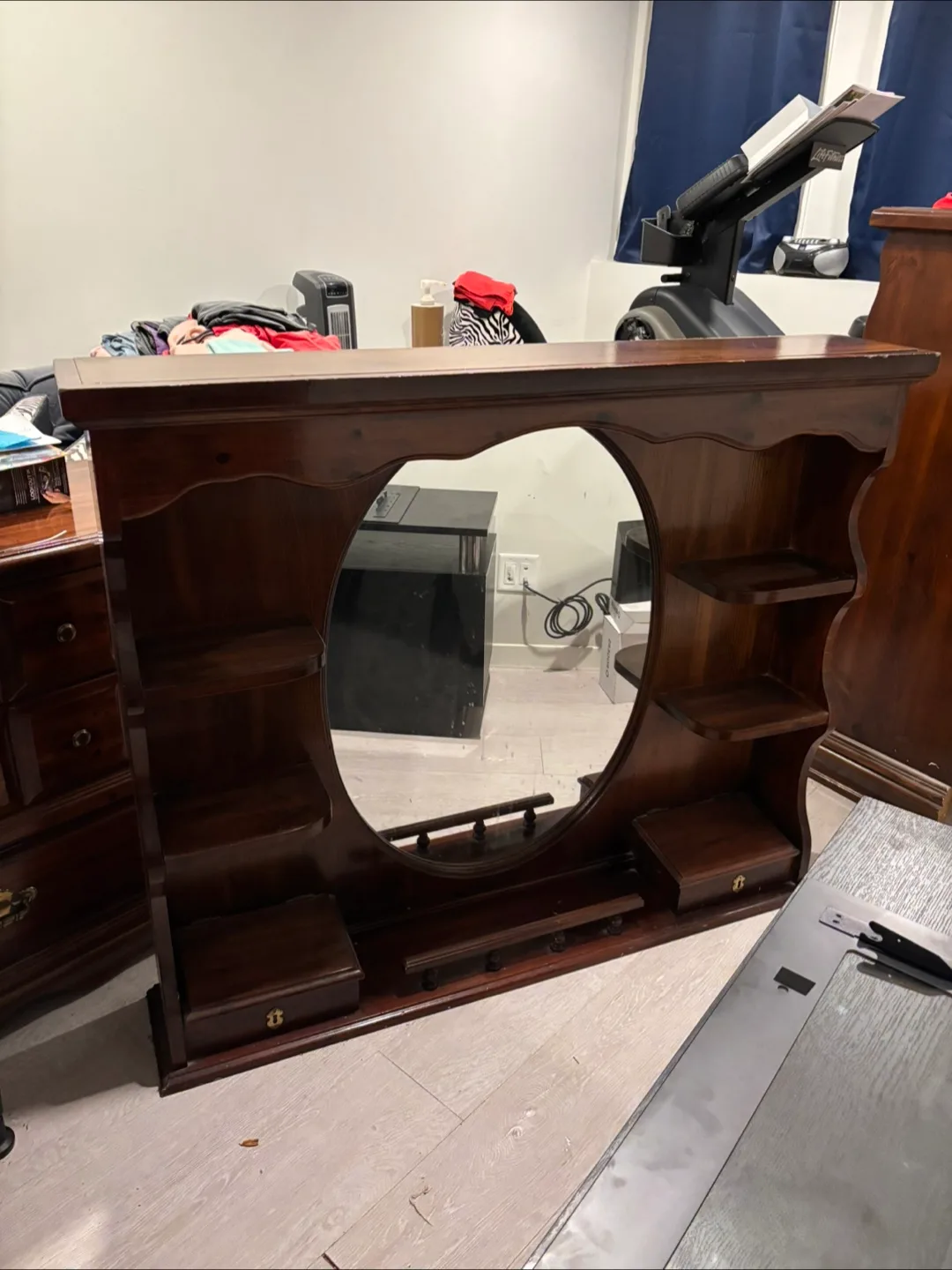 Wooden Dresser with Mirror image indicator(2)