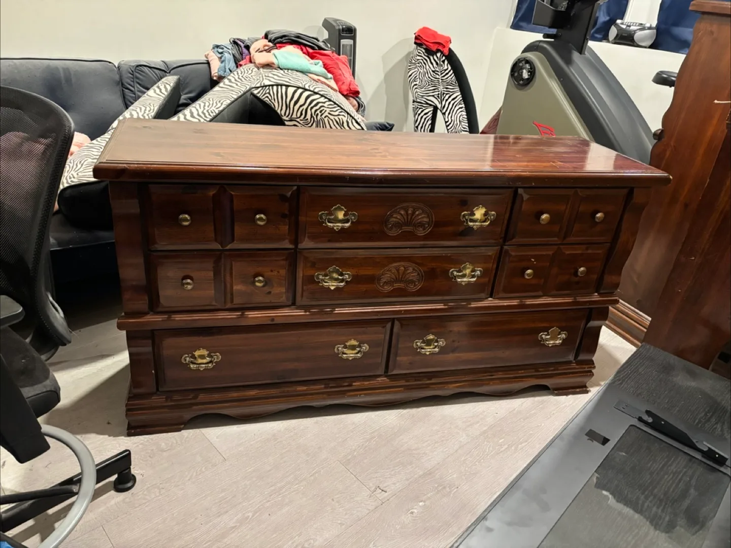 Wooden Dresser with Mirror image indicator(3)