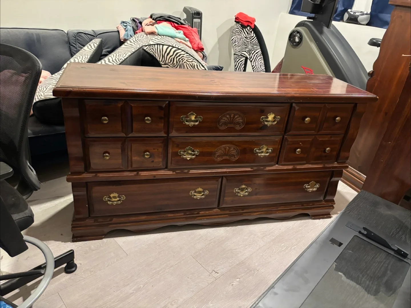 Wooden Dresser with Mirror image indicator(4)