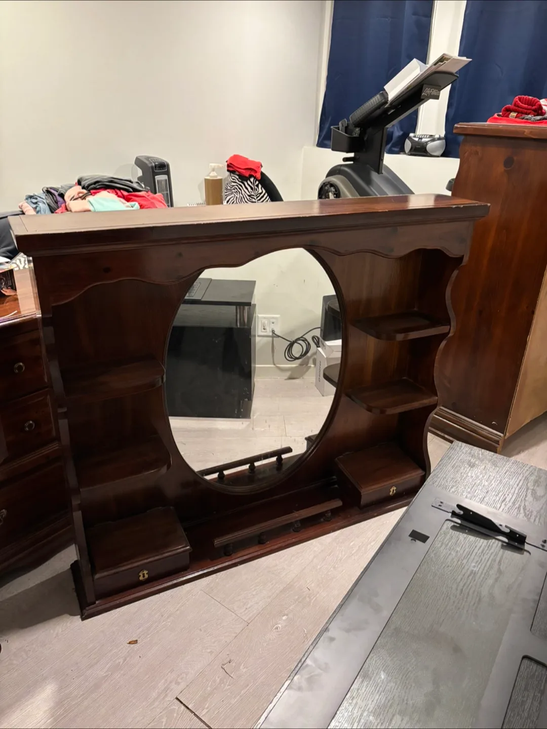 Wooden Dresser with Mirror image indicator(5)