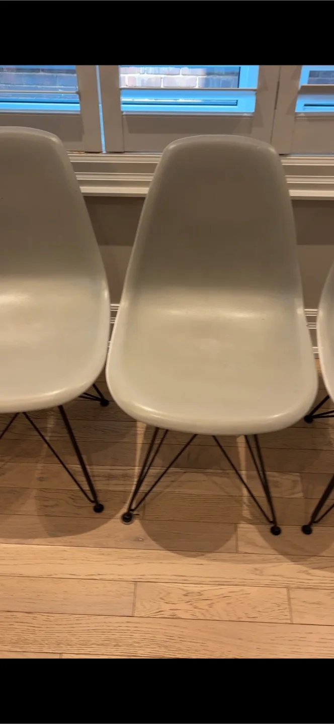 Set of 5 cream plastic Eames style Eiffel chairs image indicator(2)