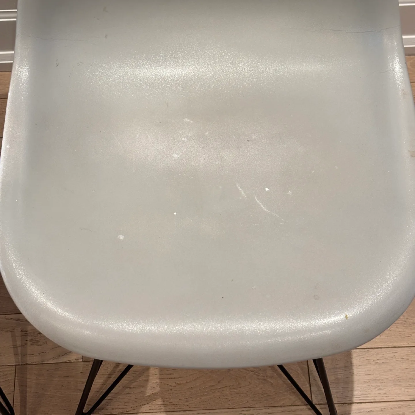 Set of 5 cream plastic Eames style Eiffel chairs image indicator(4)