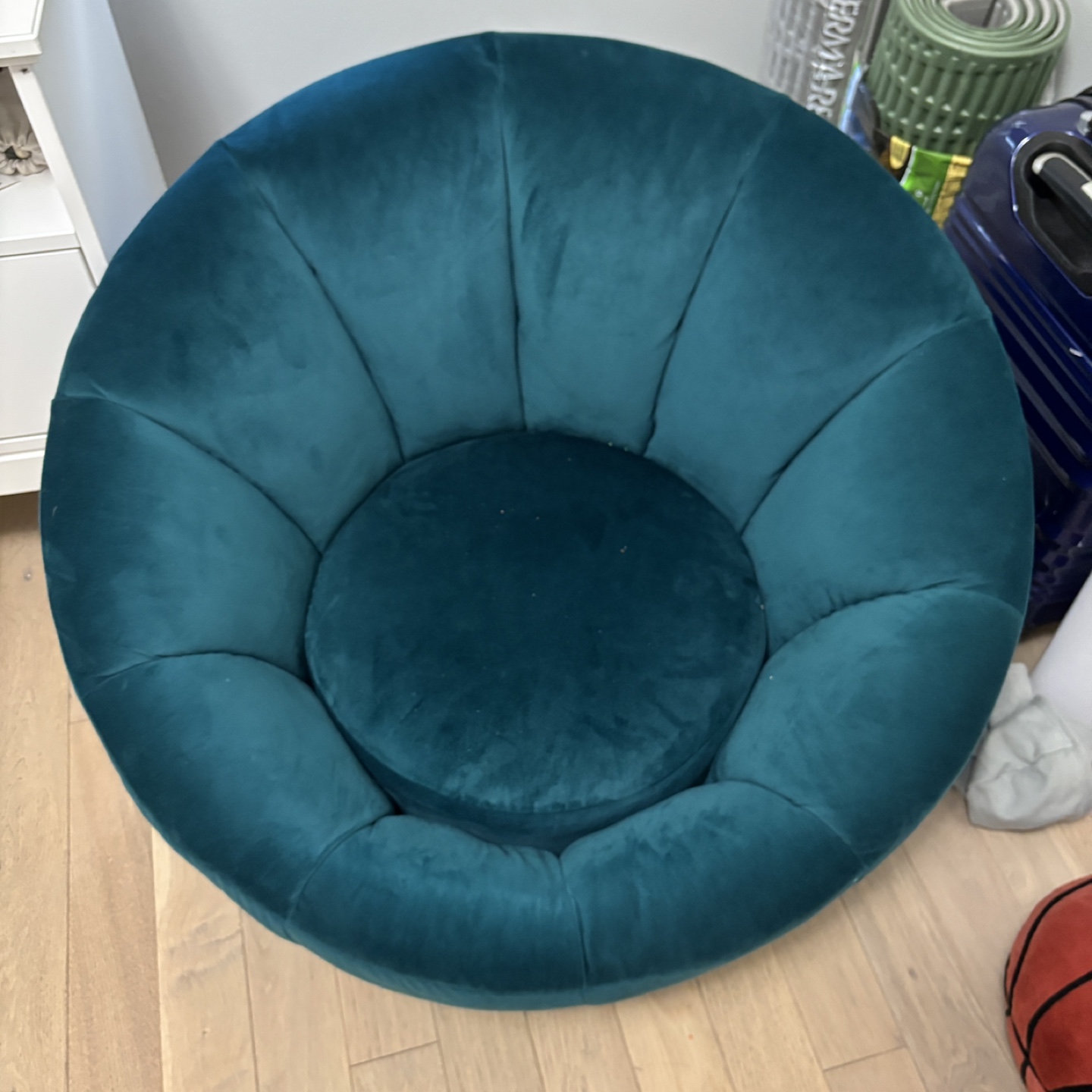 Adorable Kids’ Swivel Chair in Excellent Condition - photo 4