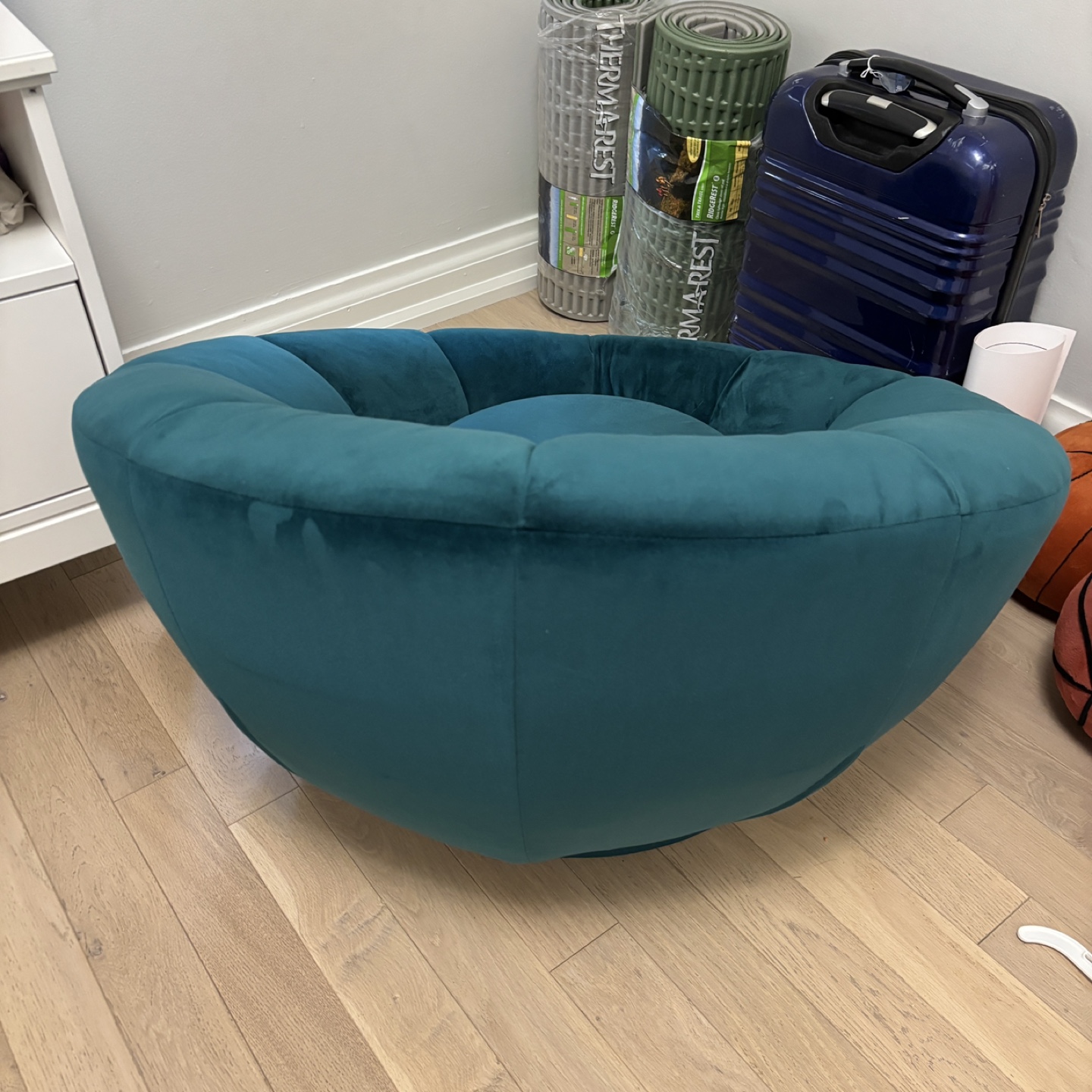 Adorable Kids’ Swivel Chair in Excellent Condition - photo 5