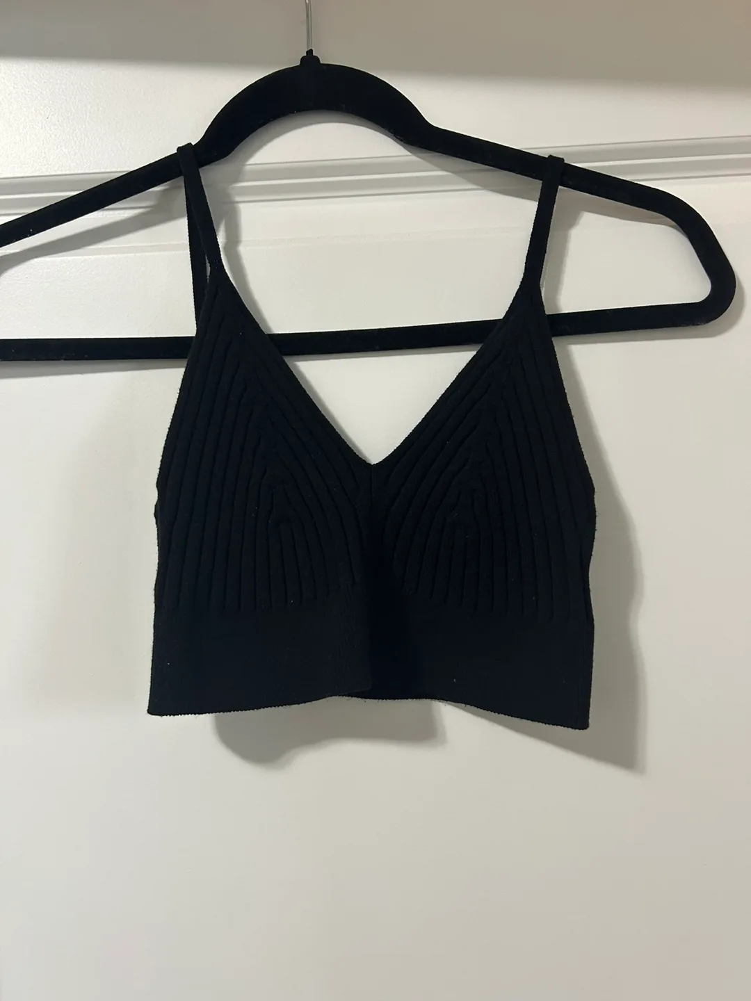 H&M black rib v crop tank size XS thumbnail