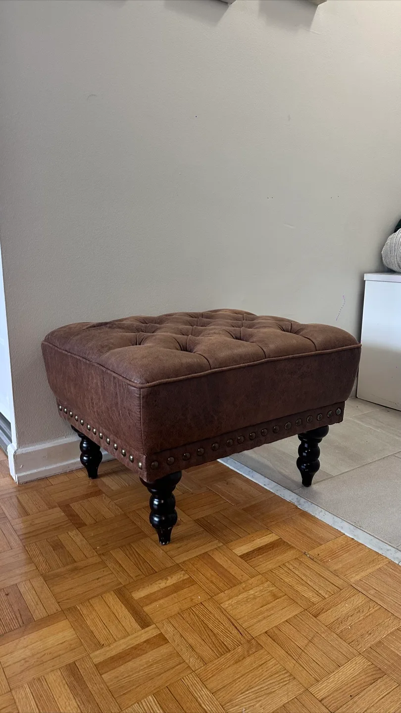 Brown Tufted Ottoman (73x51x40cm) image indicator(3)