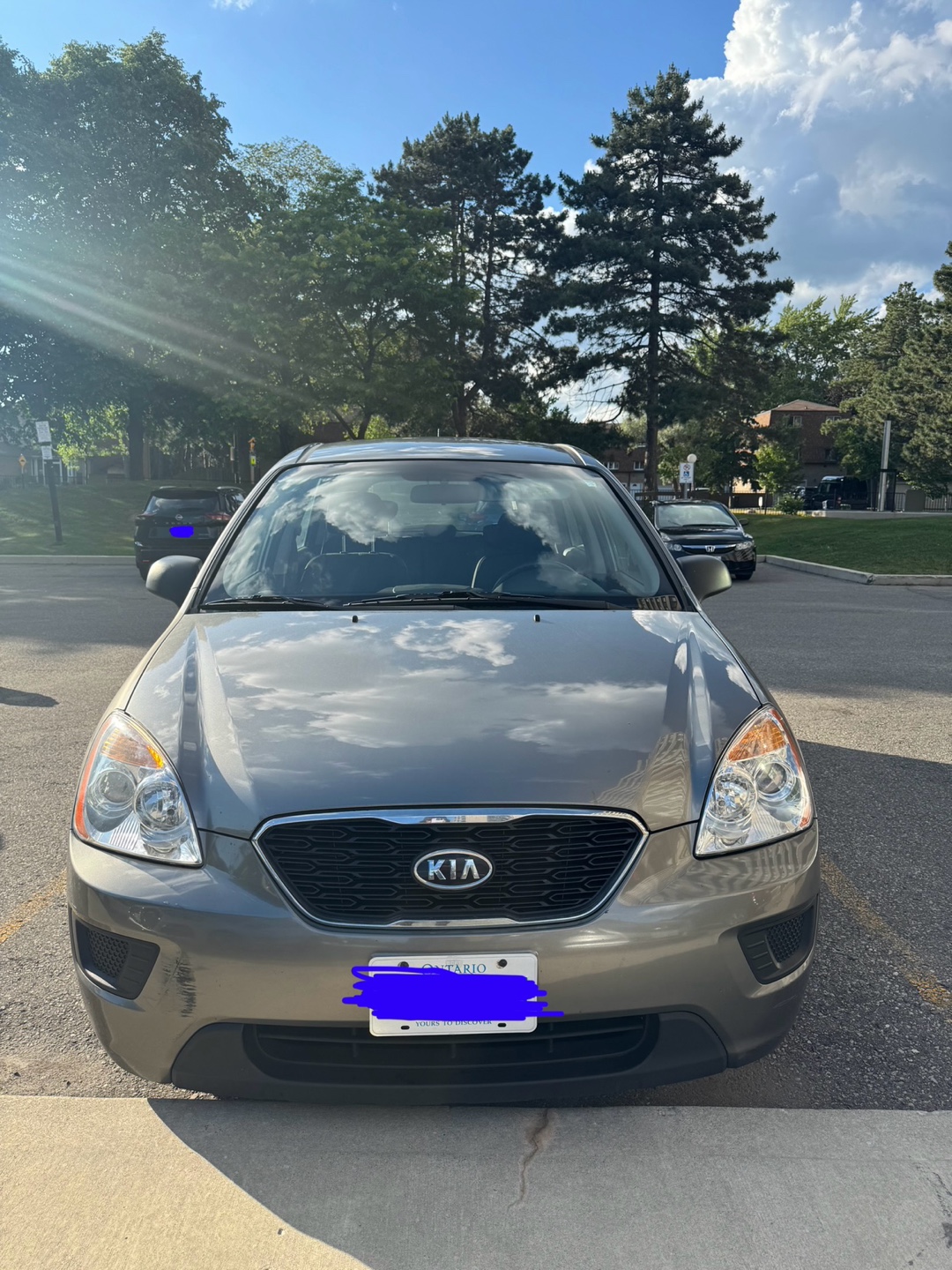2011 Gray Kia Rondo