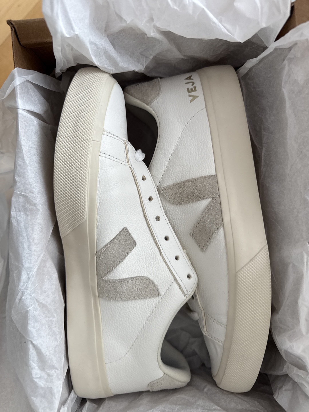 Veja Campo Chromefree Extra White/Natural, Size 9 (New)