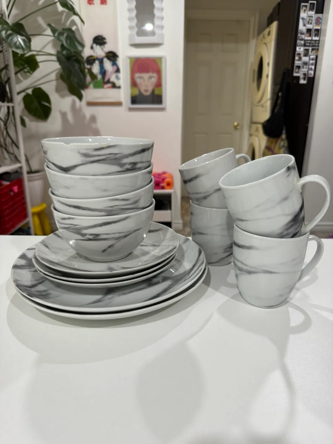 FREE Marble Dinnerware Set thumbnail