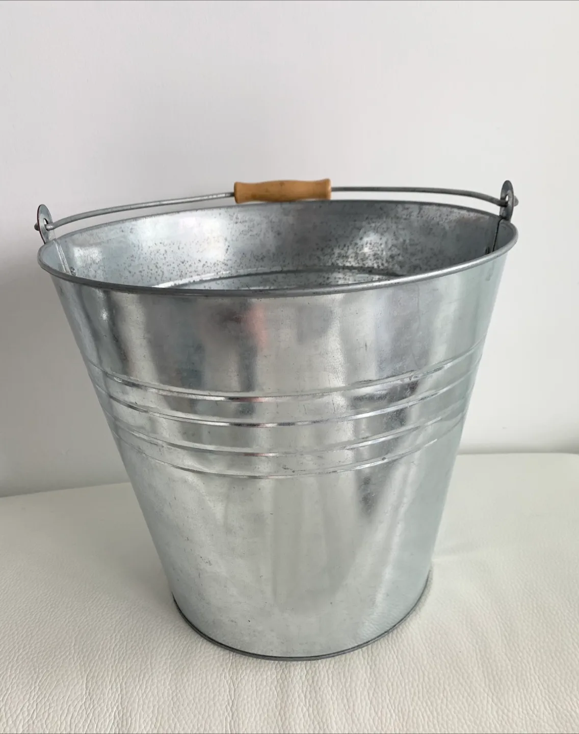 Lot #2: 10 aluminium metal planters image indicator(6)