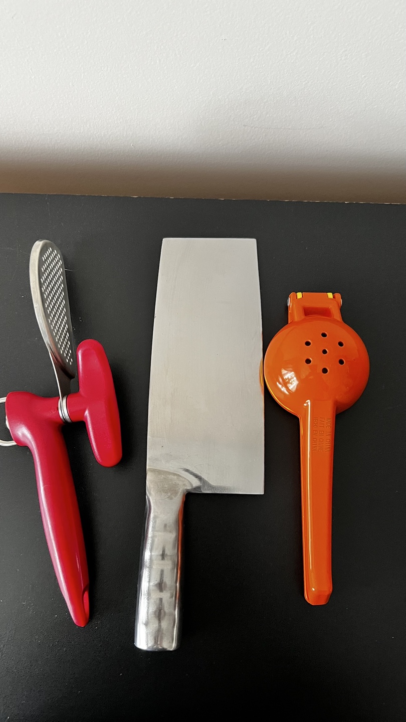 Kitchen Gadget Set: Garlic Press, Cleaver, Citrus Juicer - photo 3