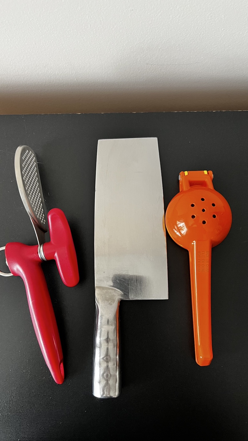 Kitchen Gadget Set: Garlic Press, Cleaver, Citrus Juicer - photo 4