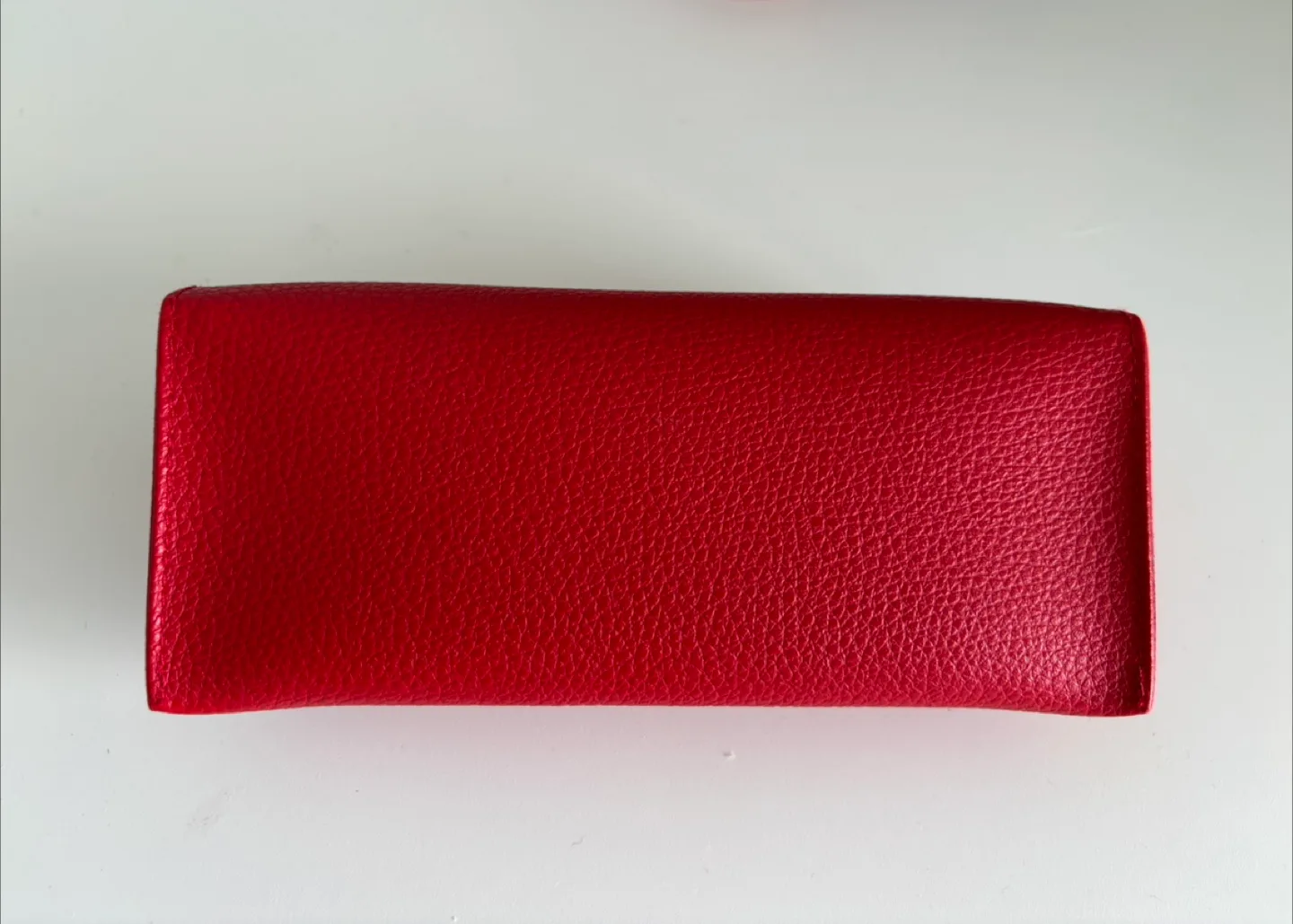 Guess Red Sunglasses case image indicator(2)
