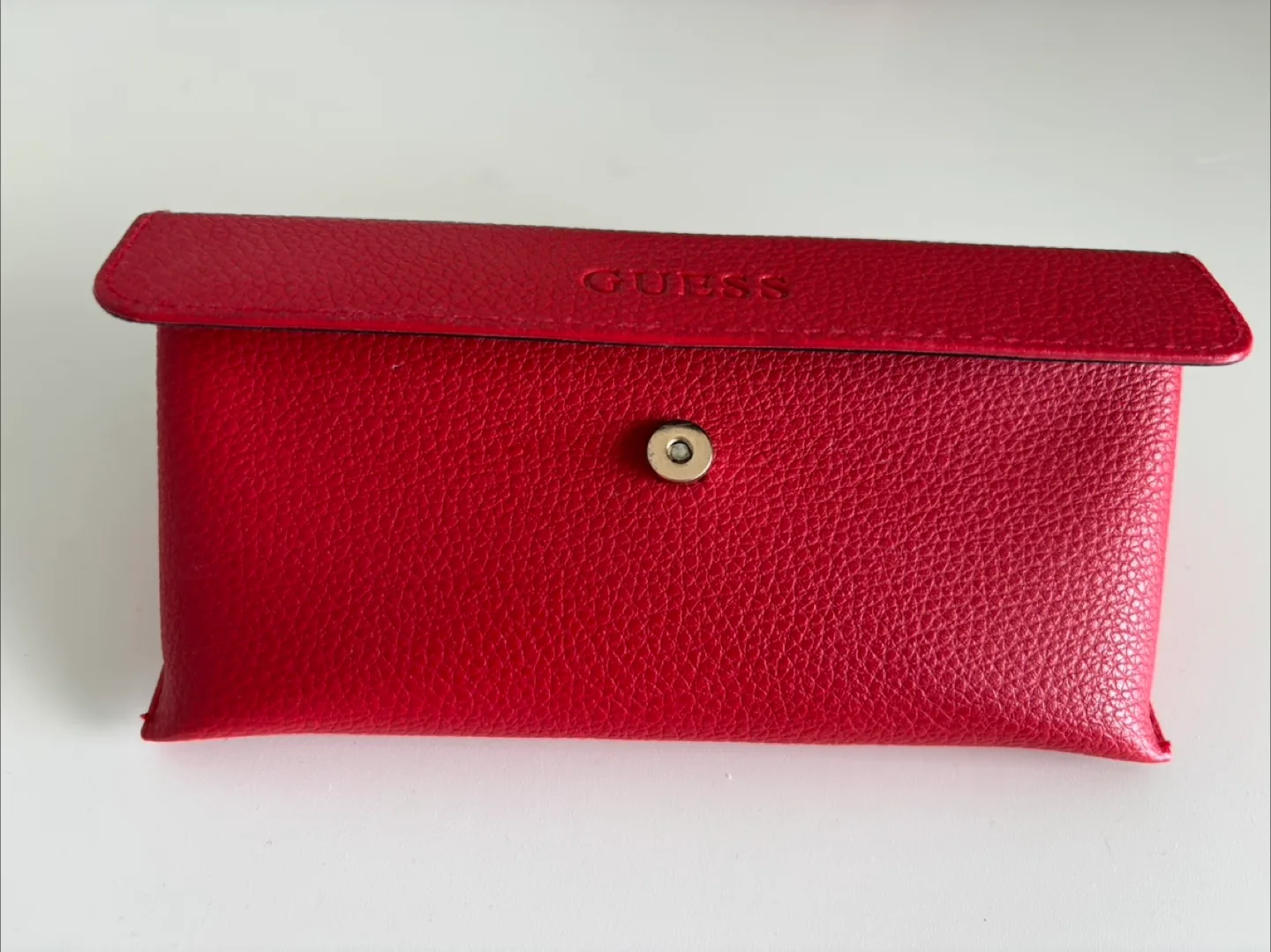 Guess Red Sunglasses case image indicator(3)