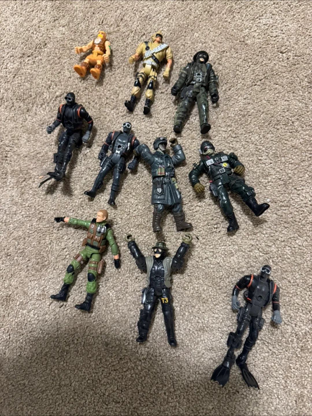 Large Box Full of Army Toys thumbnail