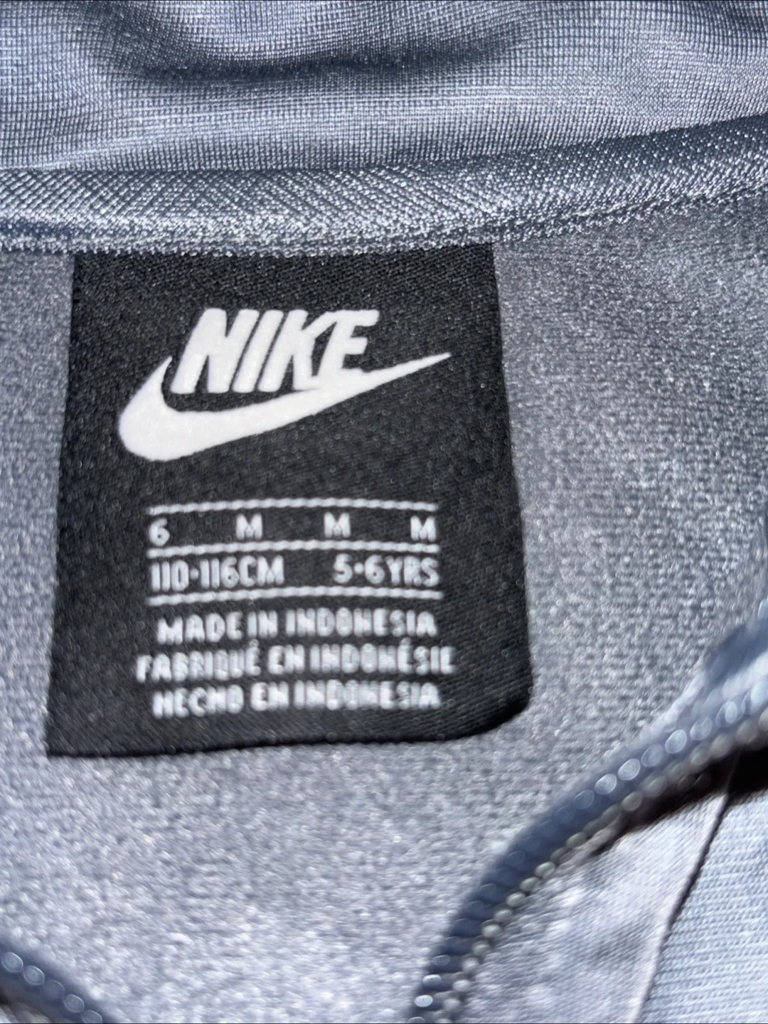 🇨🇦Nike Jacket - Size 5-6 Years - Grey image indicator(4)