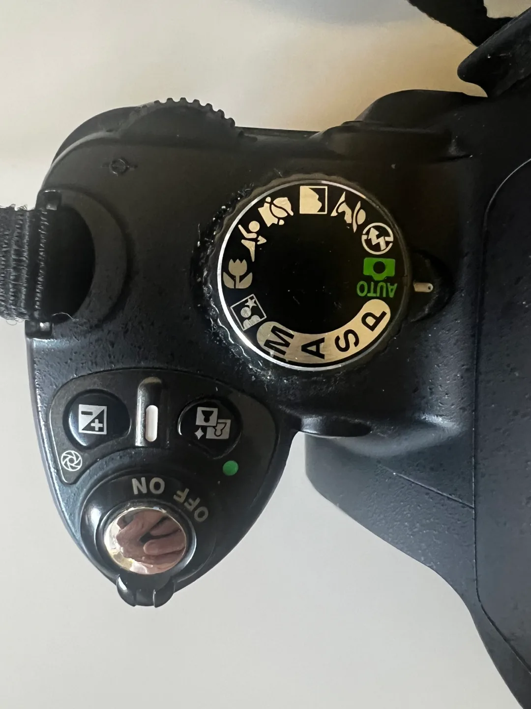 Nikon D60 Digital Camera (Body only) with camera bag image indicator(3)