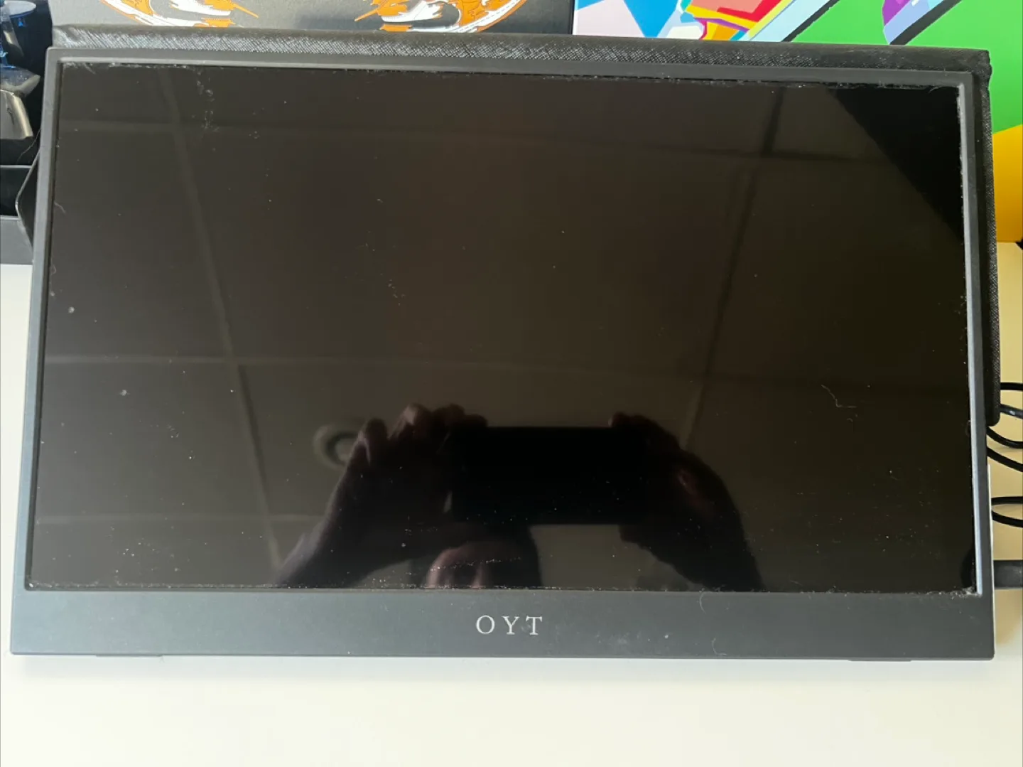 OYT Portable Monitor with power adapter image indicator(2)