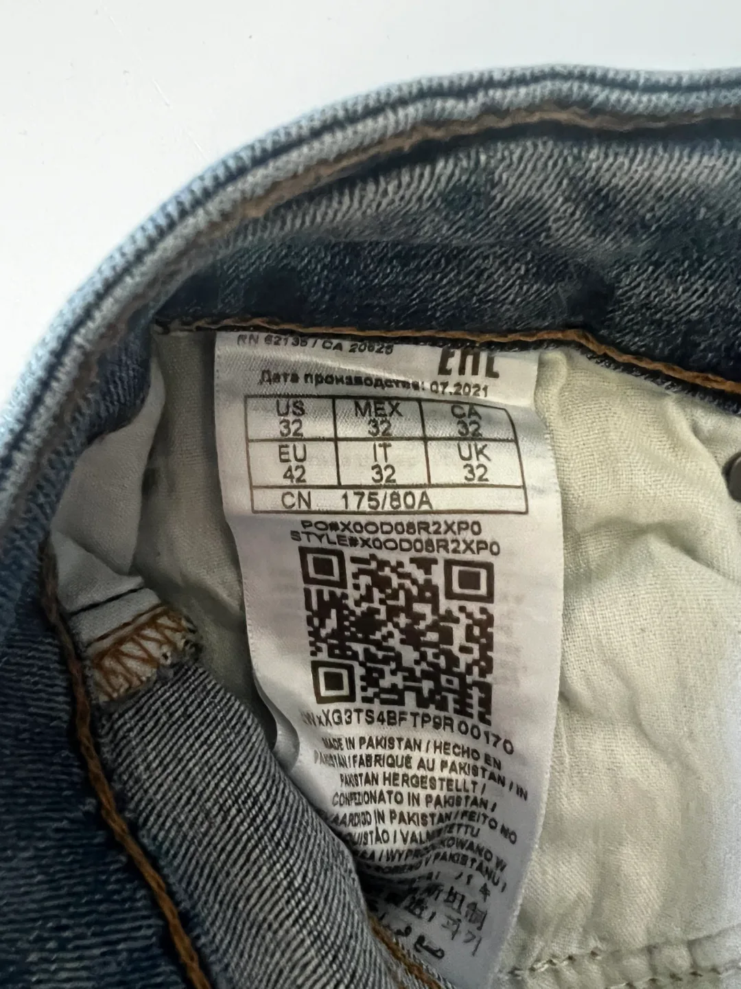 Guess Distressed Denim Shorts - Size 32 image indicator(3)