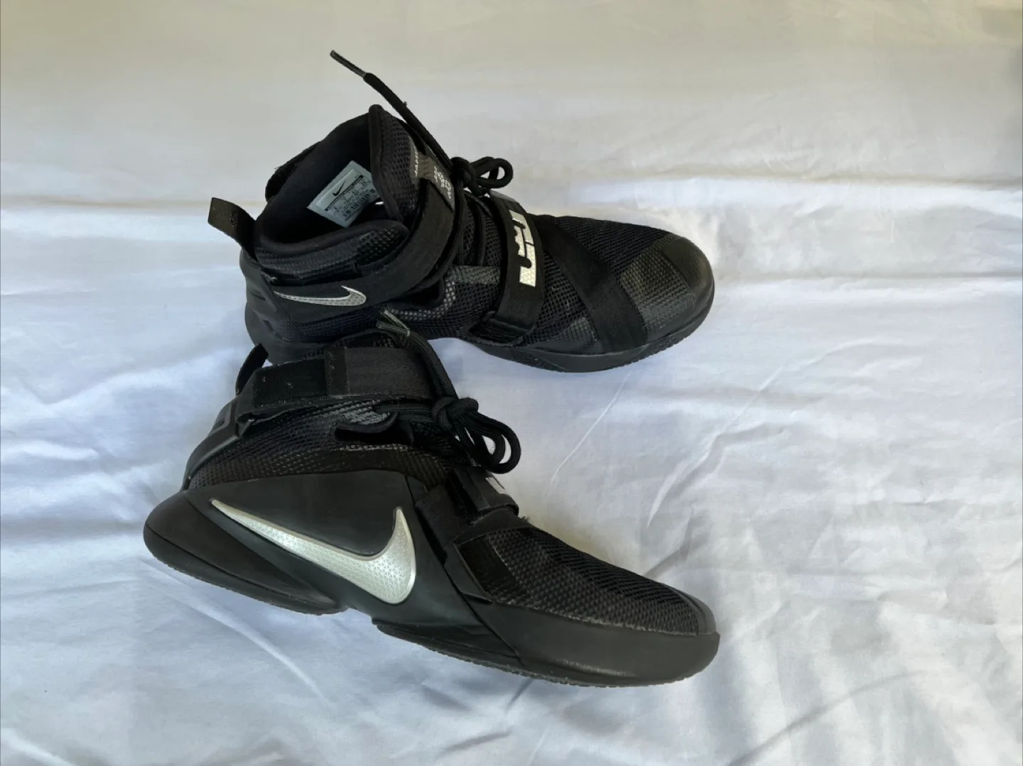 Nike Basketball Shoes US 8 thumbnail