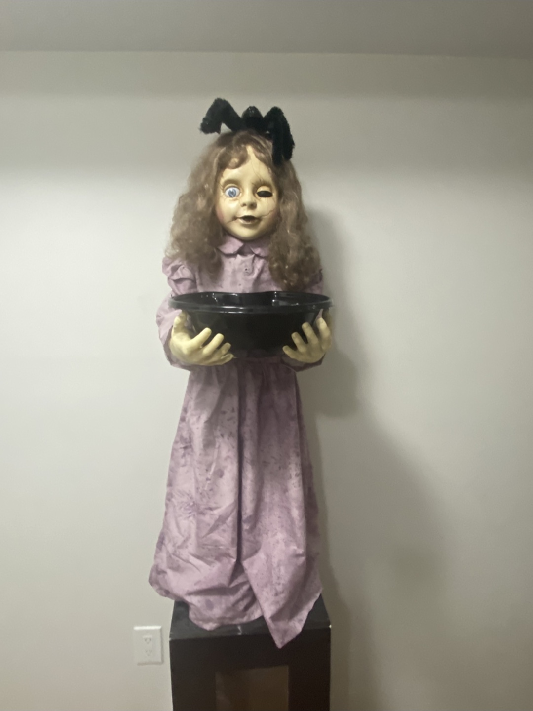 Halloween Animated Doll Greeter (Motion Detected Jumpscare) - photo 2
