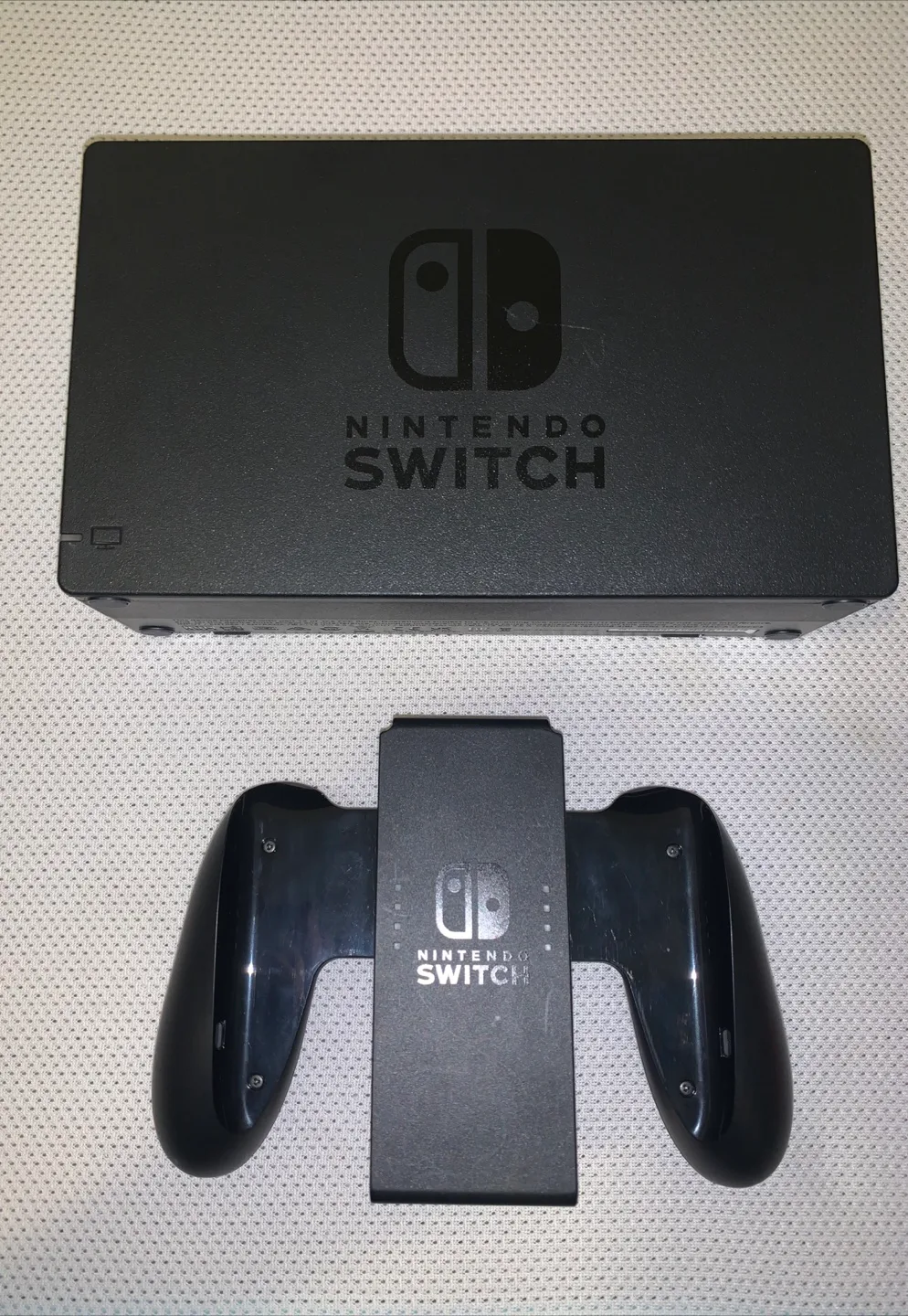 Nintendo Switch Great Condition + accessories image indicator(4)