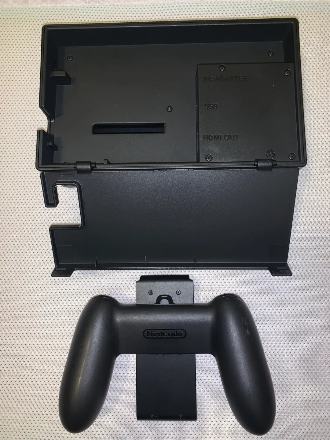 Nintendo Switch Great Condition + accessories image indicator(5)