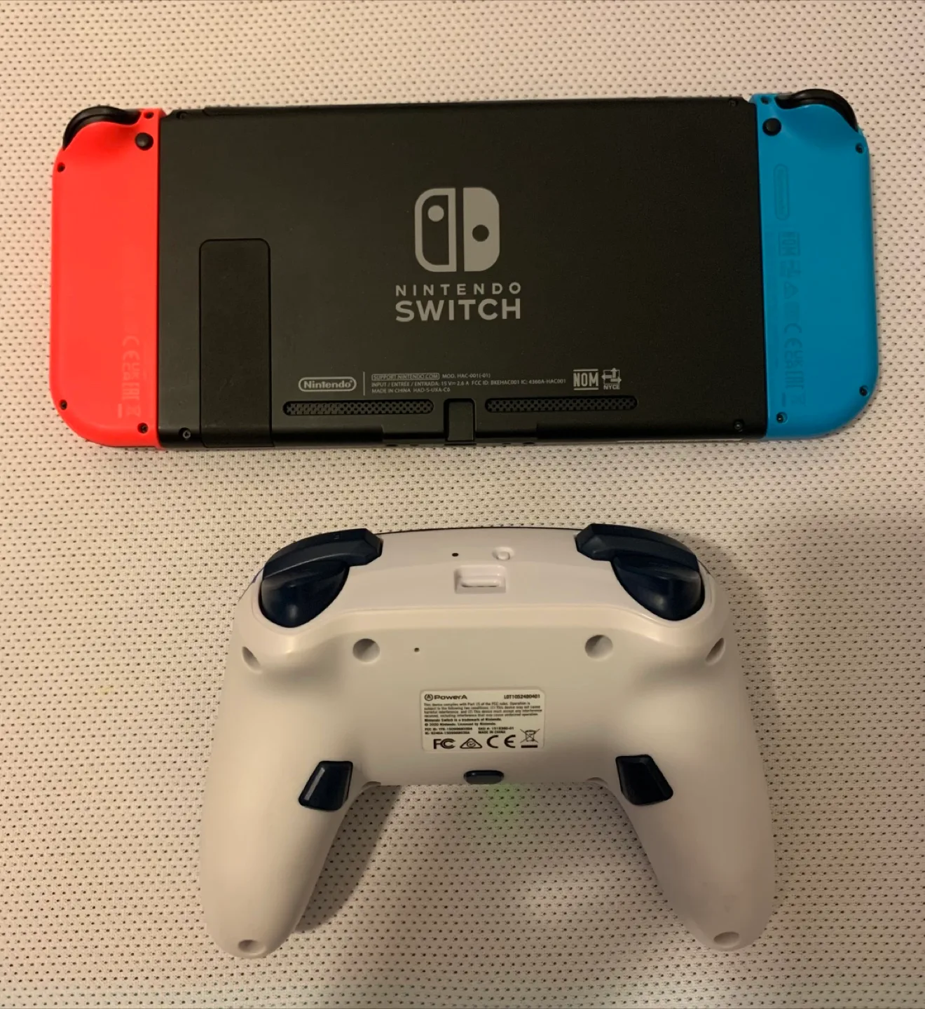 Nintendo Switch Great Condition + accessories image indicator(3)
