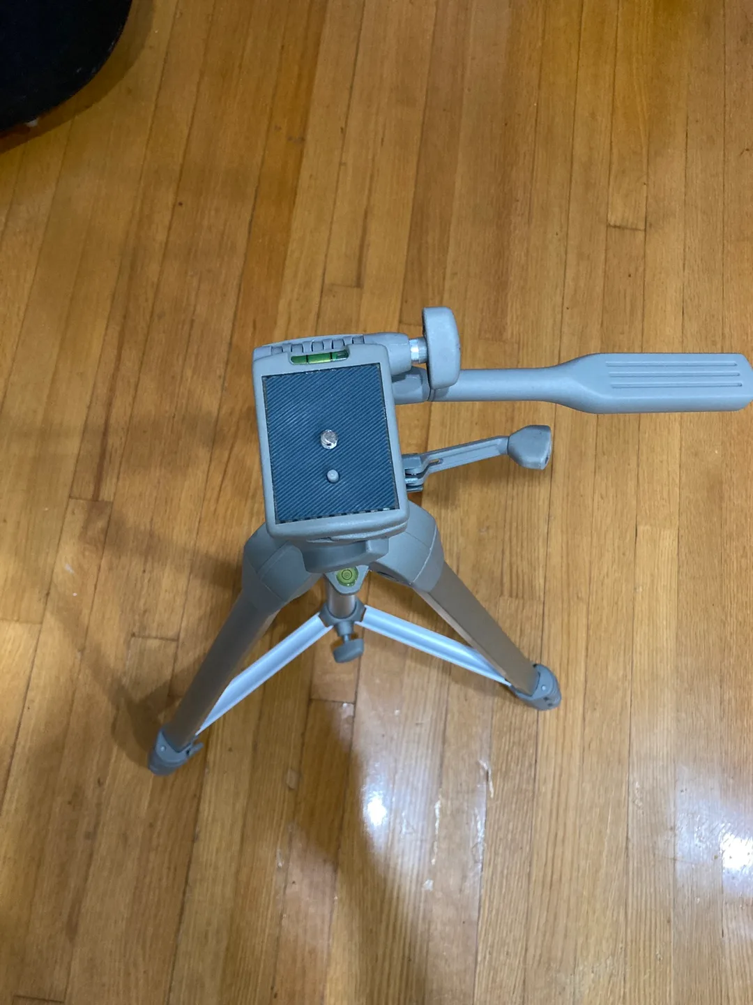 Camera Tripod with Carrying Case image indicator(3)