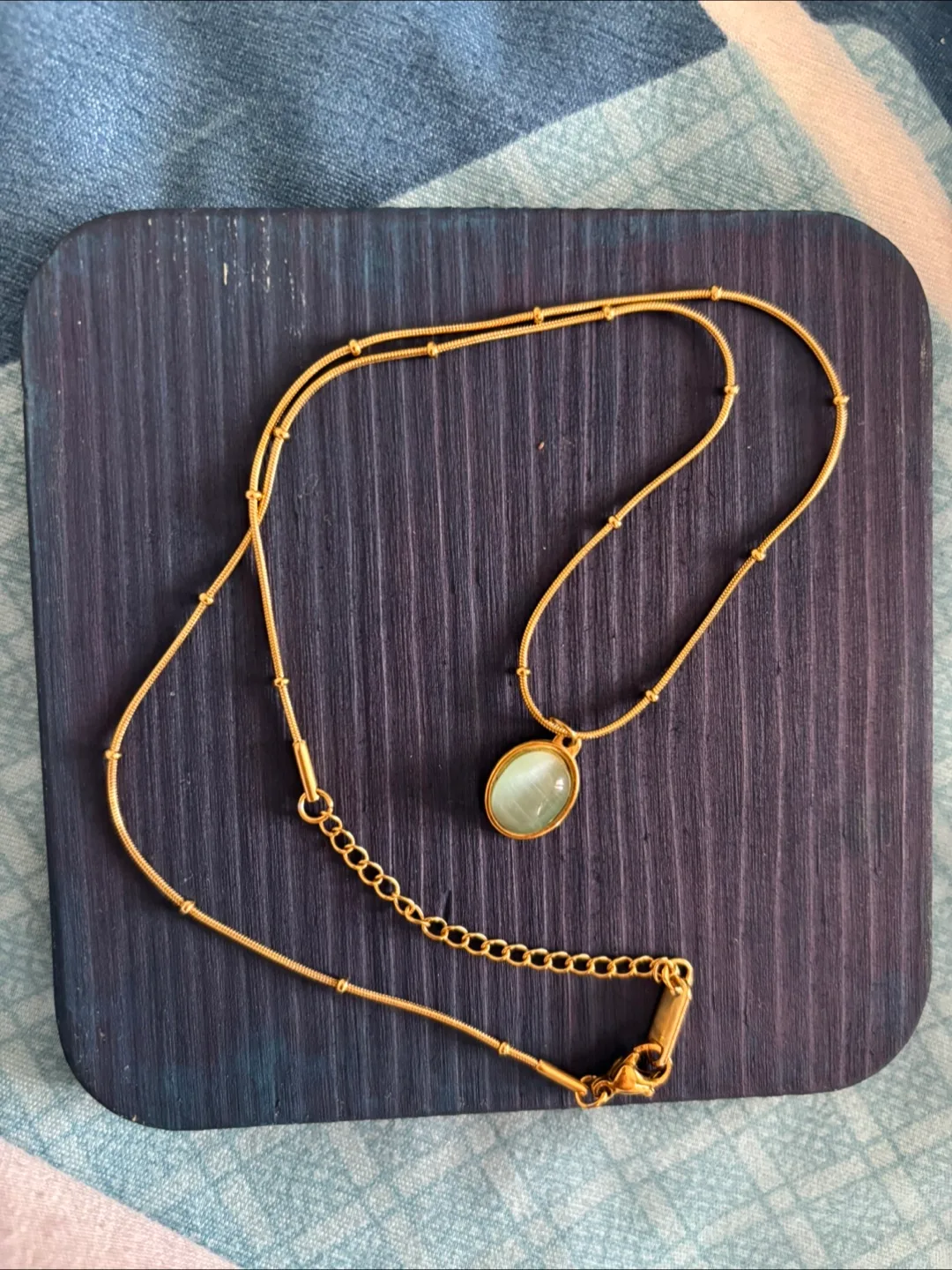 Gold plated Necklace with Green Stone image indicator(3)