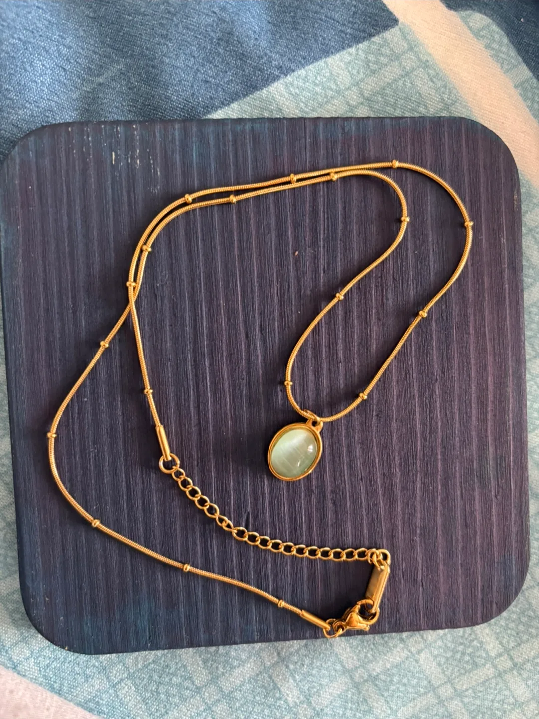 Gold plated Necklace with Green Stone image indicator(2)