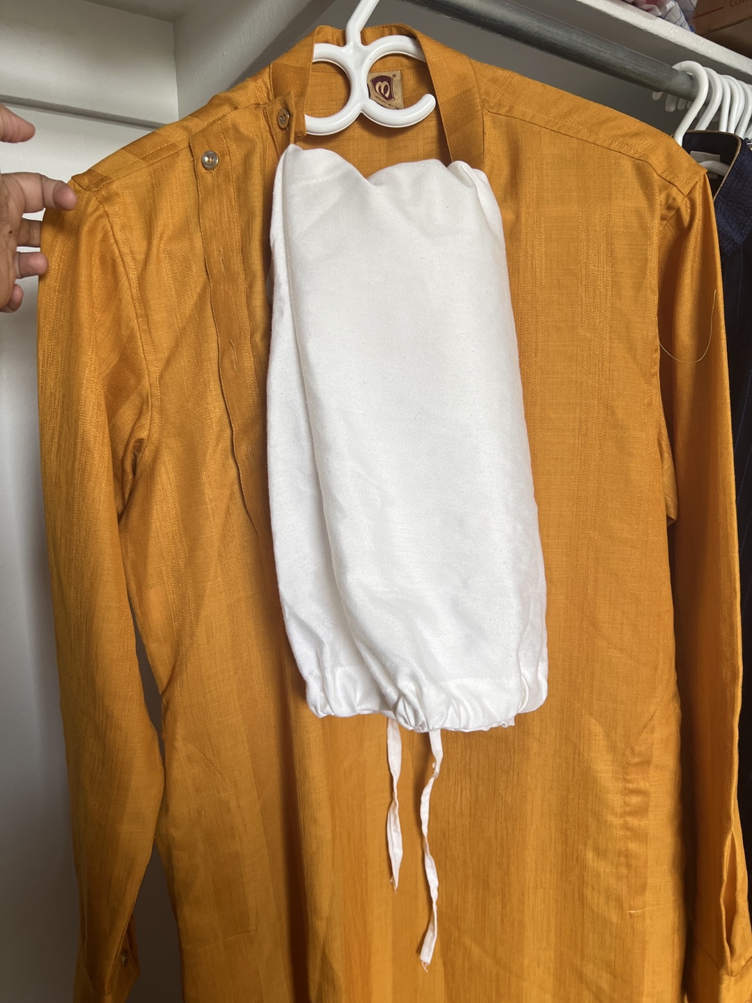 Men's Kurta Pajama Set - size medium