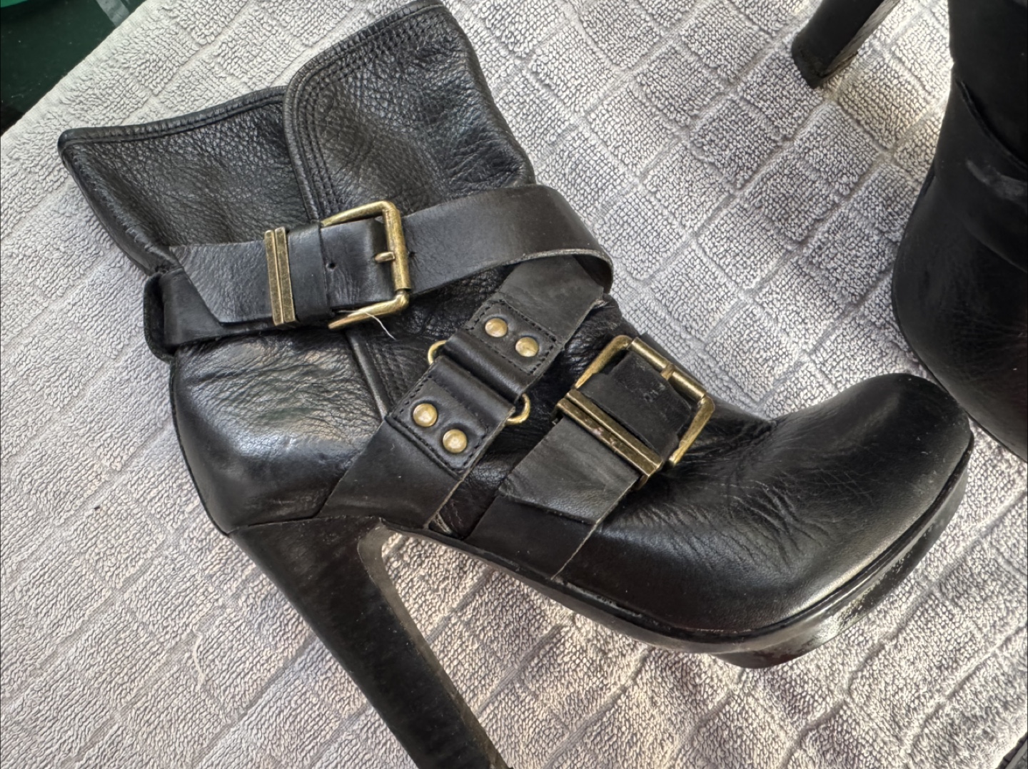 DKNYC Black Leather Heeled Ankle Boots - photo 4