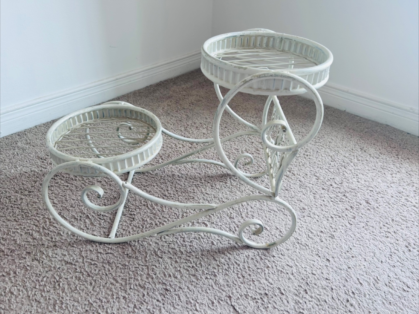 Vintage Style White Metal Plant Stand