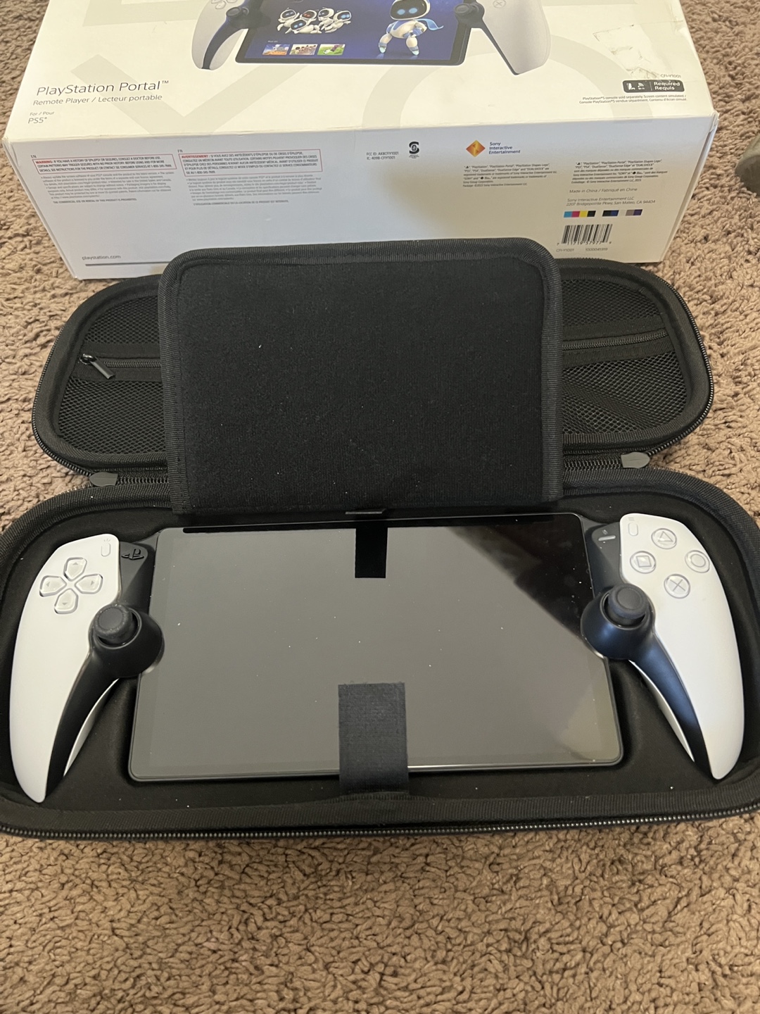 New PlayStation Portal for PS5 + Carrying Case - photo 4