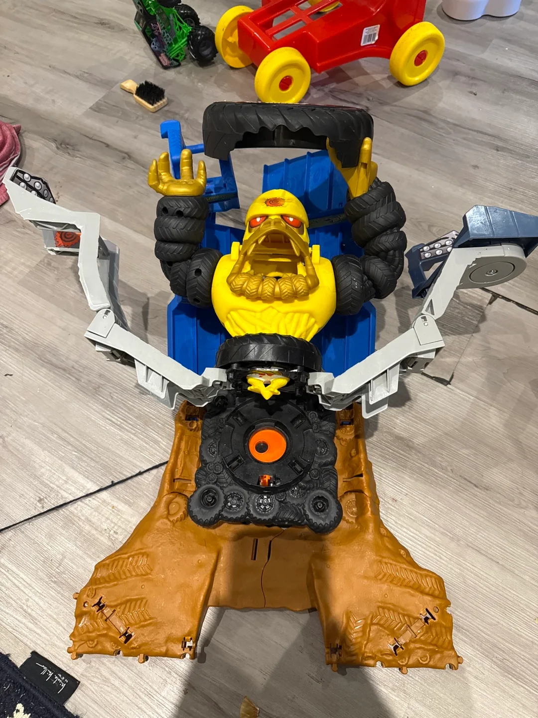 Monster Jam Truck Transforming Hauler thumbnail