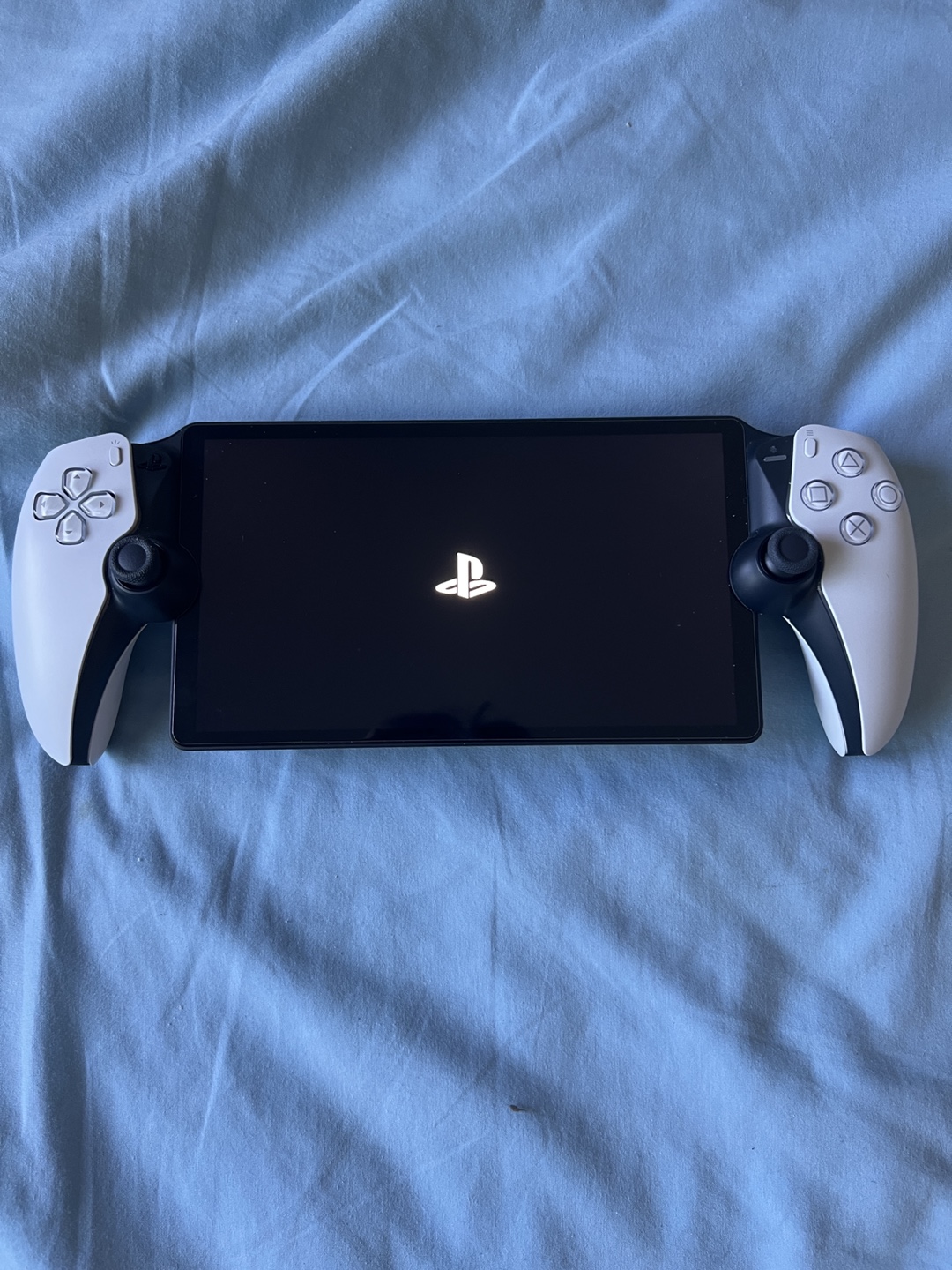 New PlayStation Portal for PS5 + Carrying Case - photo 2
