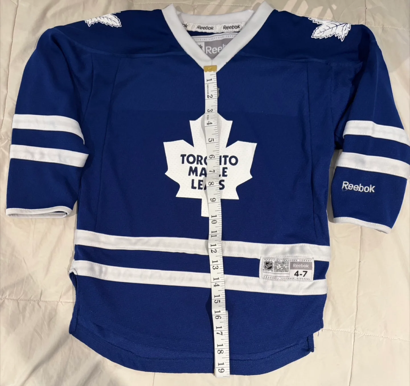 Reebok Toronto Maple Leafs kids Hockey Jersey  Size 4-7 Years image indicator(5)