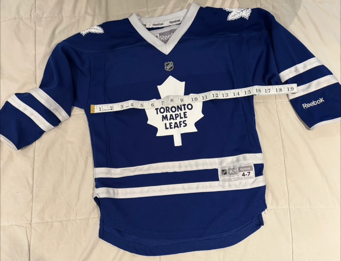 Reebok Toronto Maple Leafs kids Hockey Jersey  Size 4-7 Years image indicator(6)
