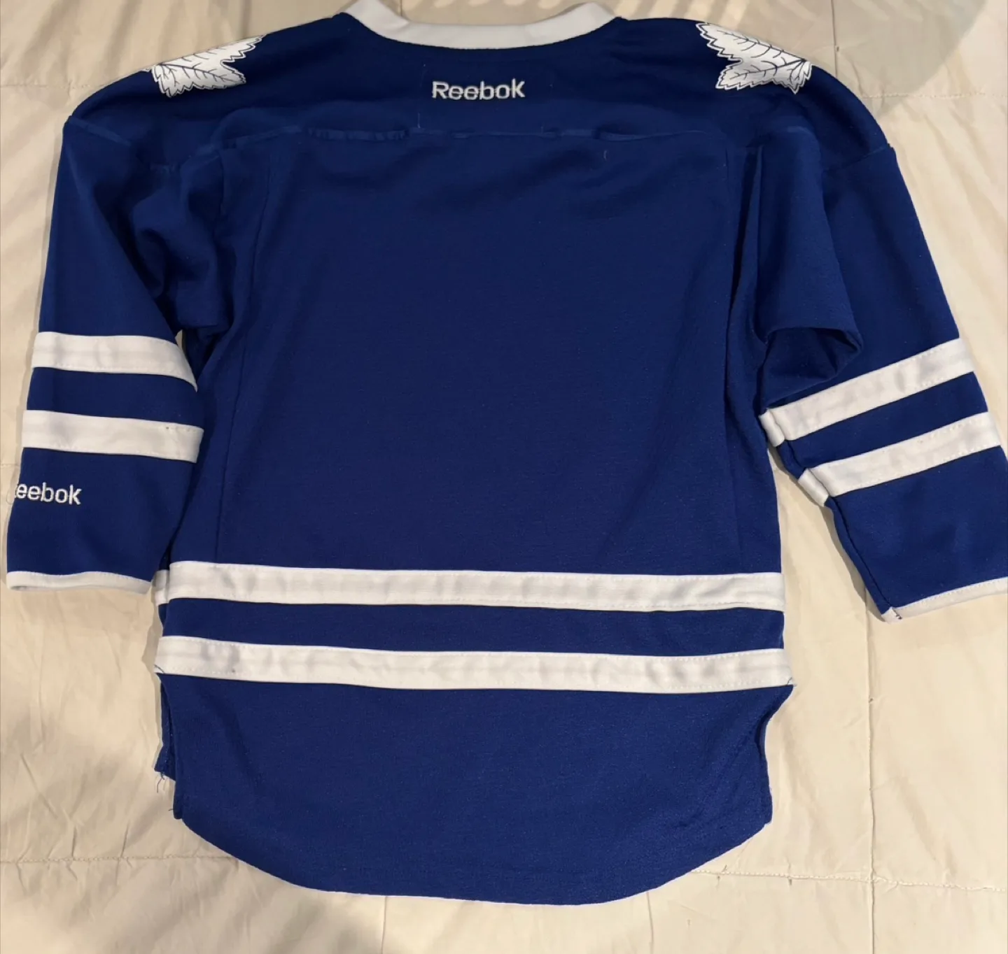 Reebok Toronto Maple Leafs kids Hockey Jersey  Size 4-7 Years image indicator(4)