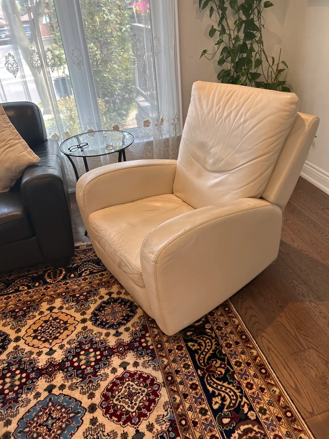 Cream and black Leather Sofa Set image indicator(6)