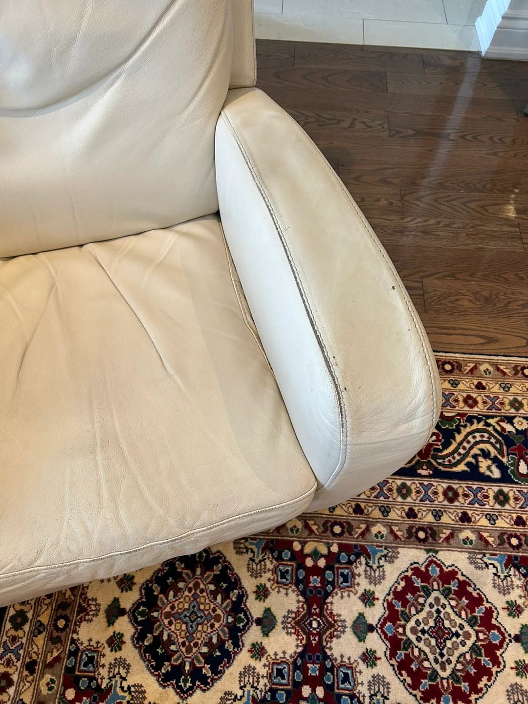 Cream and black Leather Sofa Set image indicator(7)