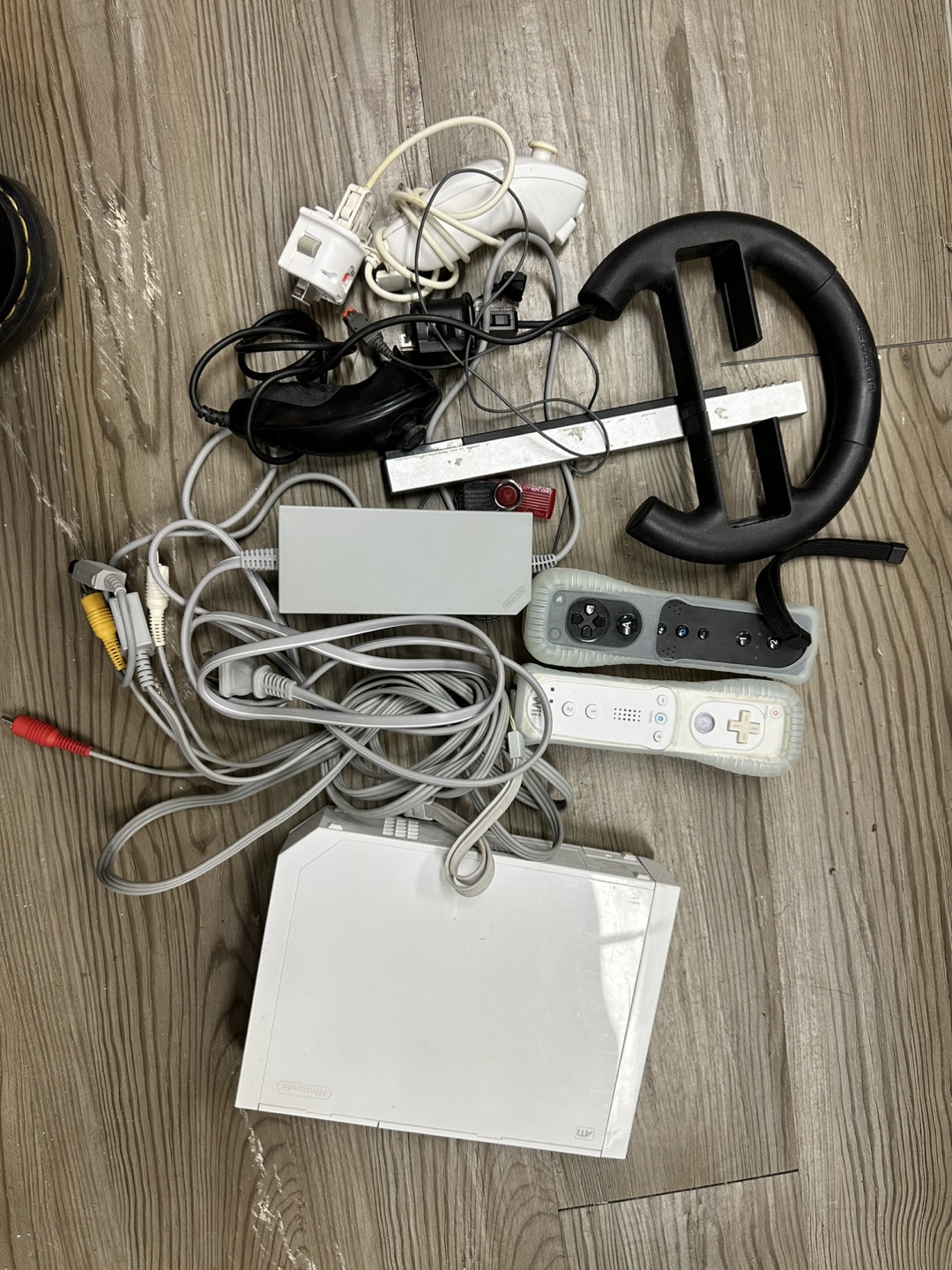 Nintendo Wii Console + Games - photo 2