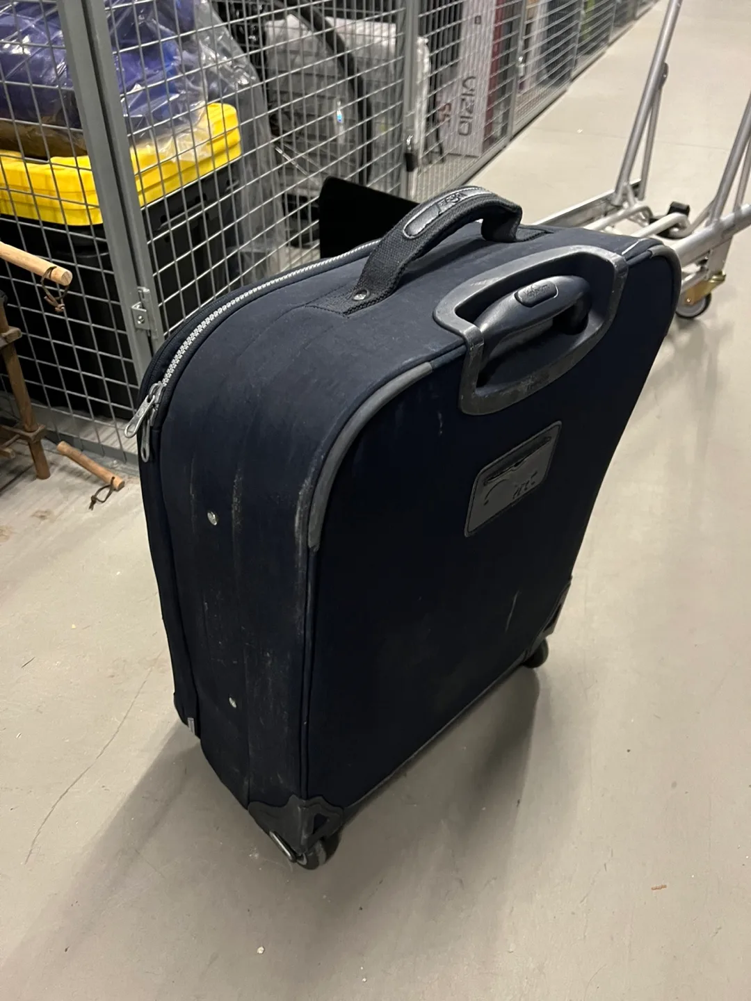 Kipling Suitcase image indicator(2)