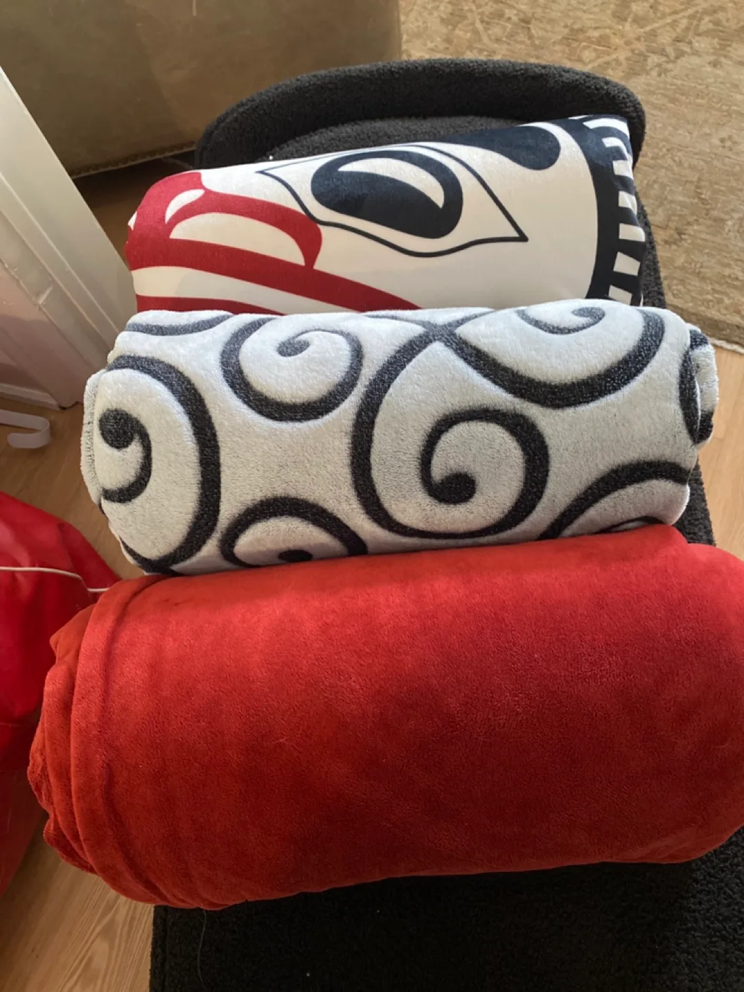 Throw Blankets image indicator(6)