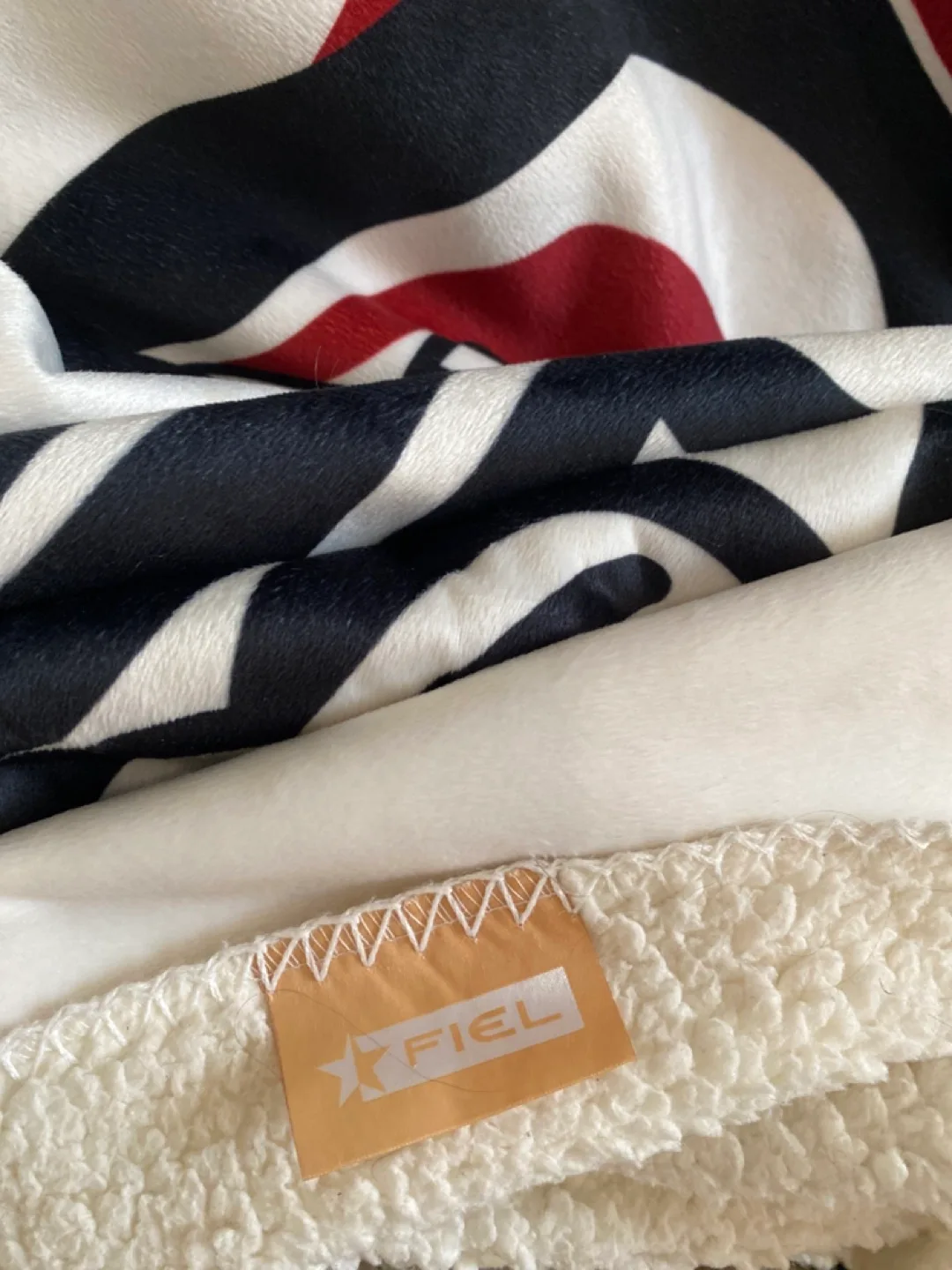 Throw Blankets image indicator(2)