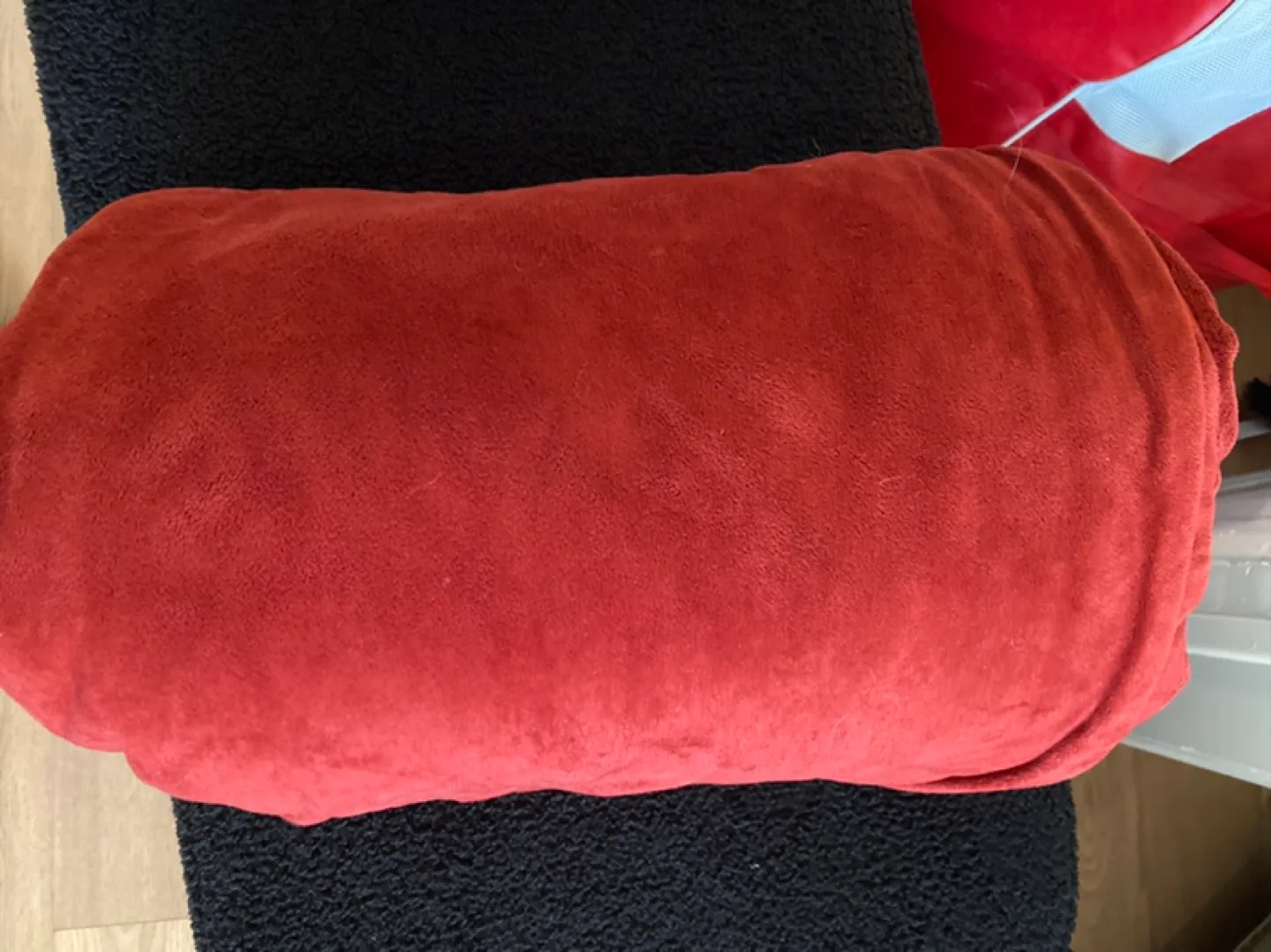 Throw Blankets image indicator(3)